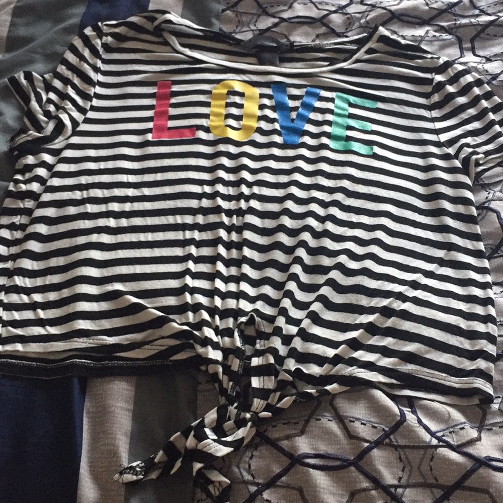 Short sleeve crop top